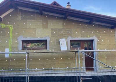 Zateplenie rodinného domu v Chlebniciach s lešením a izoláciou